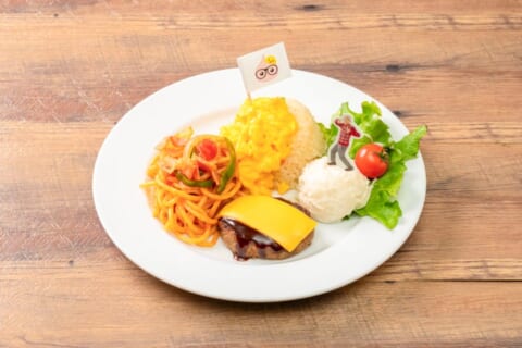 ハンバーグやオムライス、ナポリタンがのったほっぺちゃんの大人様ランチ